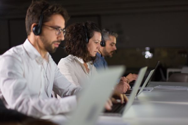Helpdesk i wsparcie IT 24/7 - rozwiązywanie problemów technicznych i zdalna pomoc